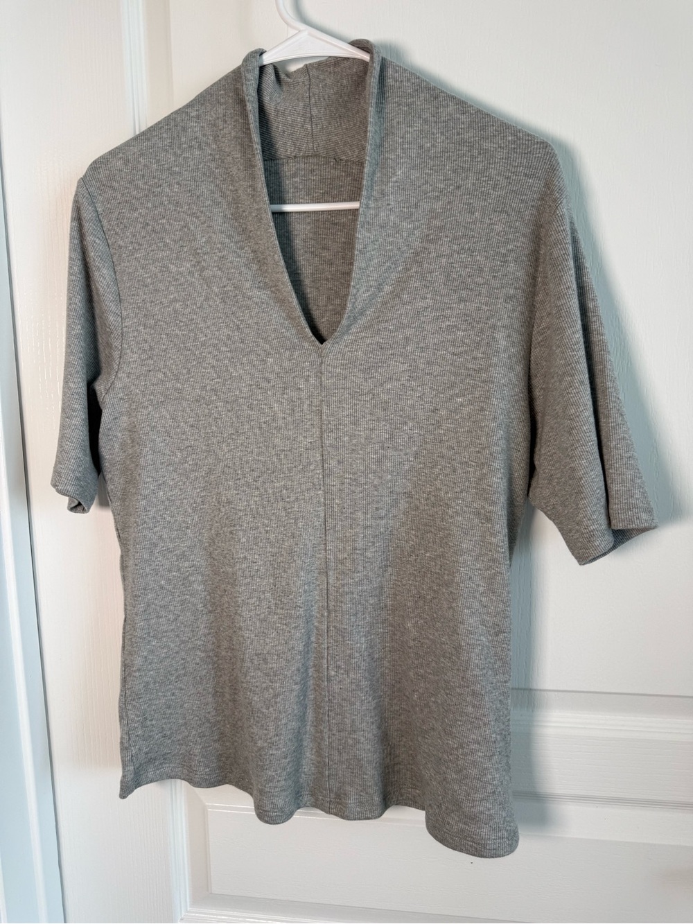 Elie Tahari Heather Gray Ribbed V-Neck Top